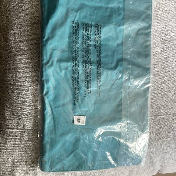 NIB pottery Barn Teen pillow cover 12 x 24 in - Picture 2 of 3
